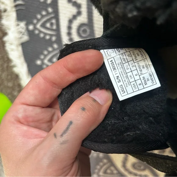 EXCELLENT condition black platform suede Neumel Uggs - Picture 9 of 9